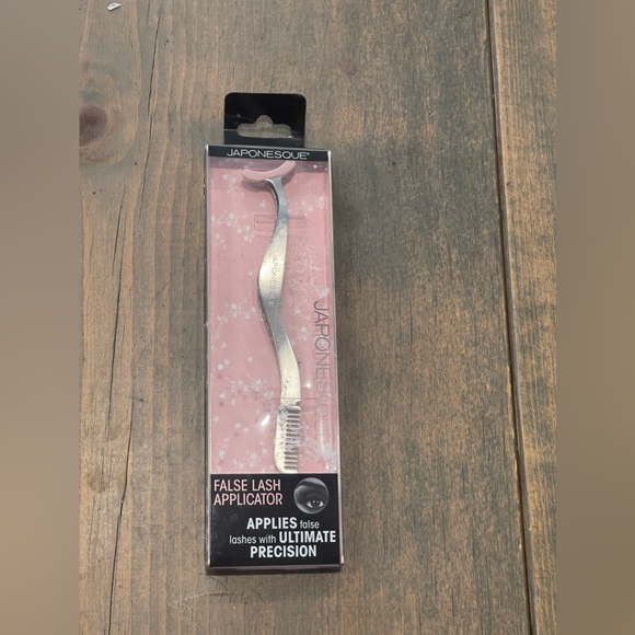 NEW Japonesque False Lash Applicator & 1 Pack Ultra Soft Silk False Lashes Set - Picture 2 of 5